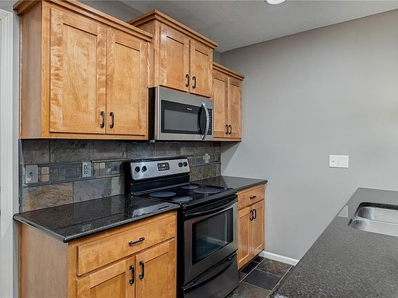 3rd image of 4524 Roanoke Pkwy #3