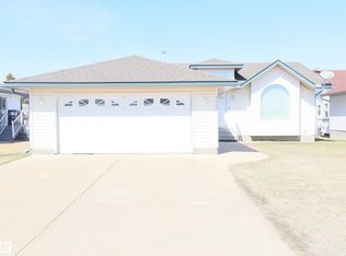 5802 52nd Ave, Barrhead, AB T7N1N6