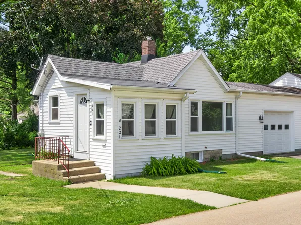 221 Ellen St #221, Sycamore, IL 60178