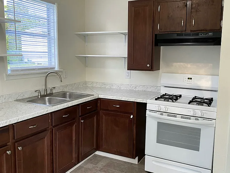 1248 Estelle St — Photo 3