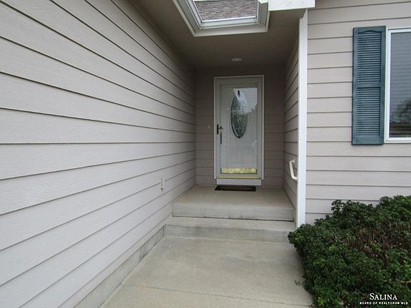 3rd image of 2318 Applewood Ln