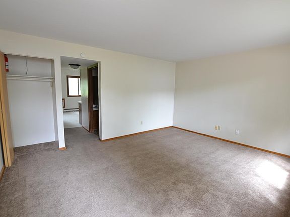 2nd image of 640 Meadowood Ln