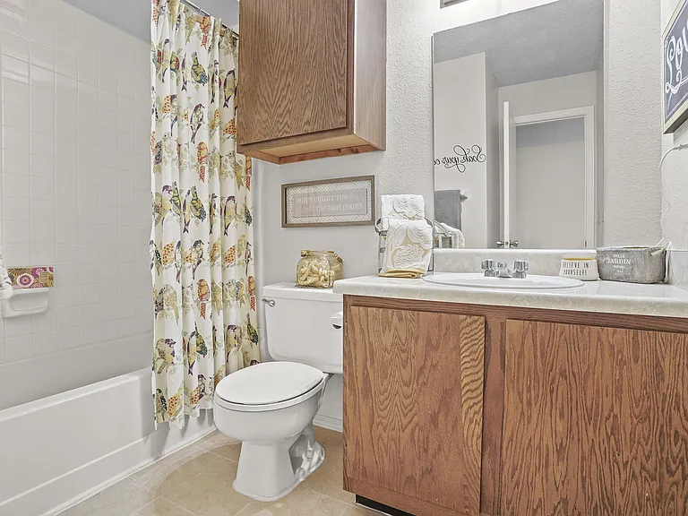 Raintree Apartments — Photo 16