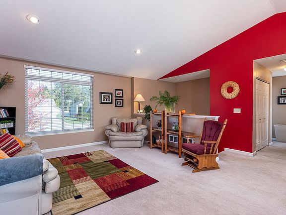 4th image of 9752 Jane Dr