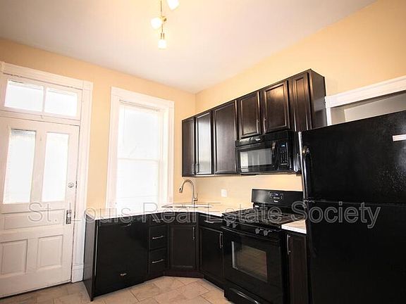 4th image of 3851 Juniata St