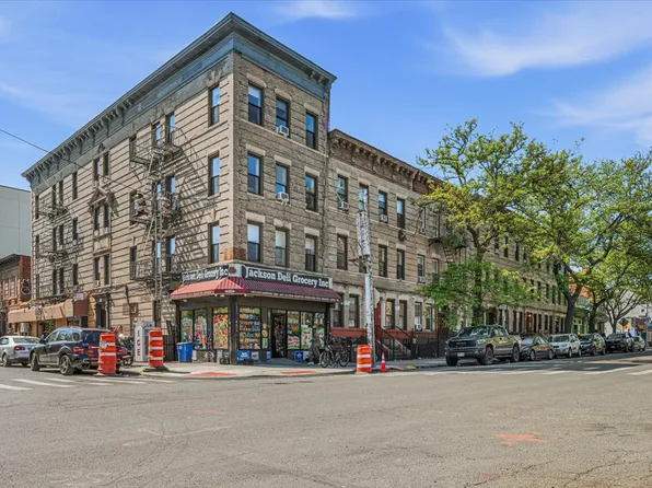 35 Kingsland Avenue image 1 of 15