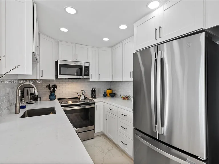 336 N Birch Rd #PENTHOUSE — Photo 8
