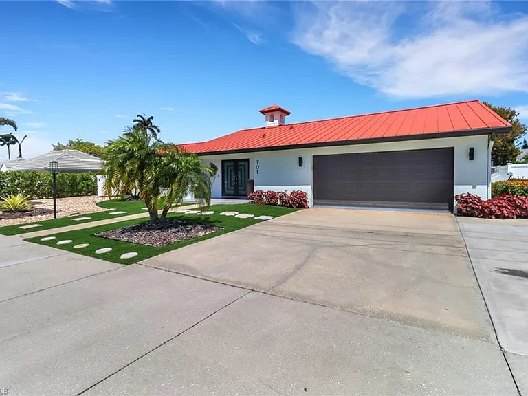 701 N Barfield Dr — Photo 4