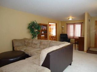512 W 1st St, Pella, IA 50219