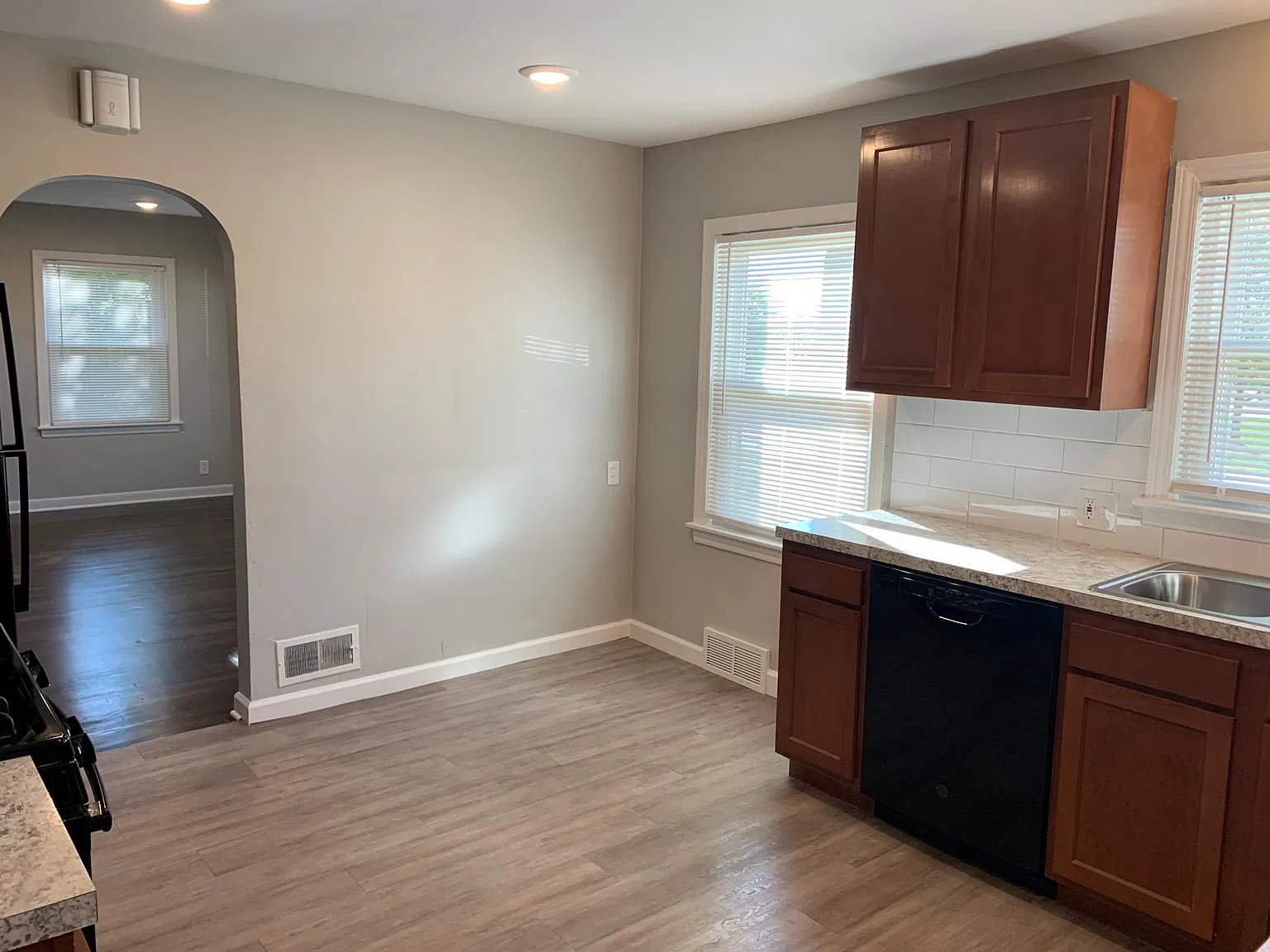 2 bed, 1099 sqft, $1,700 — Photo 4