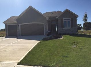 21401 W 190th Ter, Spring Hill, KS 66083