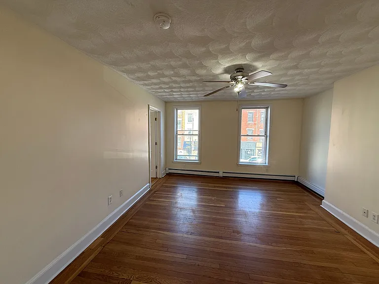23 Chelsea St #2 — Photo 3
