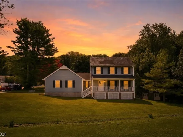 12 Mountain View St, Hamburg Boro, NJ 07419