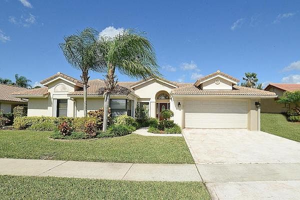 Home For Sale In Island Lakes