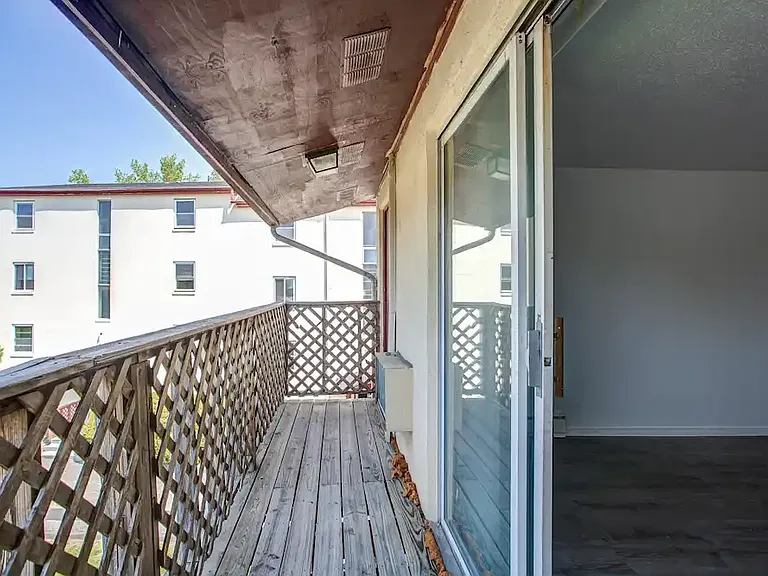 Hillcrest Apartments — Photo 13