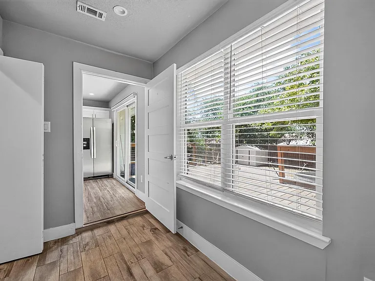 2321 Lakehurst Dr — Photo 22