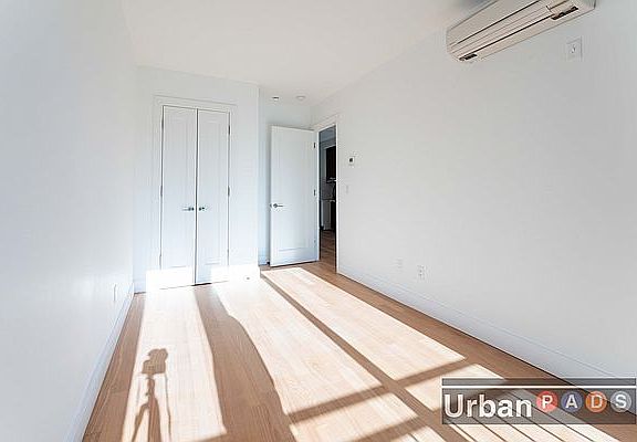 4th image of 305 Kingsland Ave APT 2A