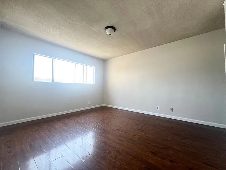 7238 - 7246 N Lotus Ave — Photo 18