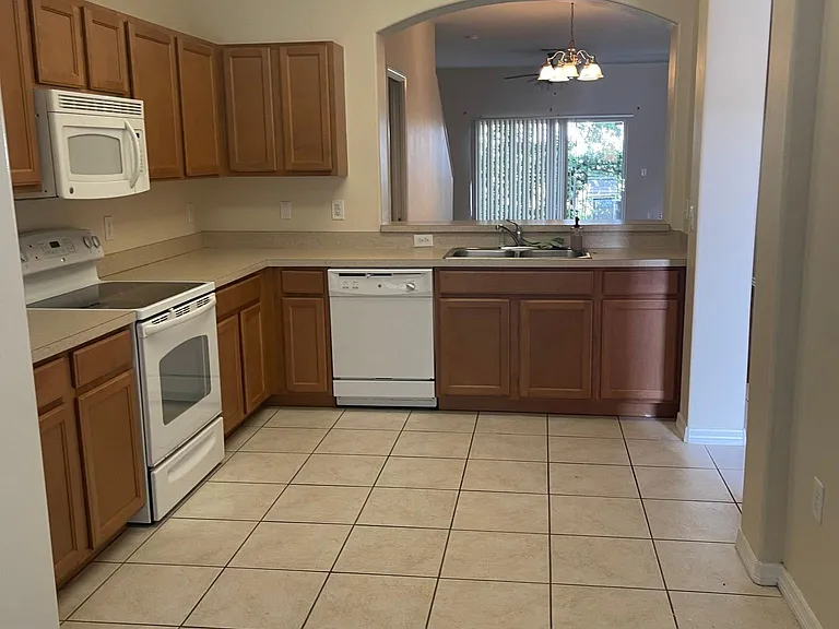 4213 Winding Vine Dr — Photo 5