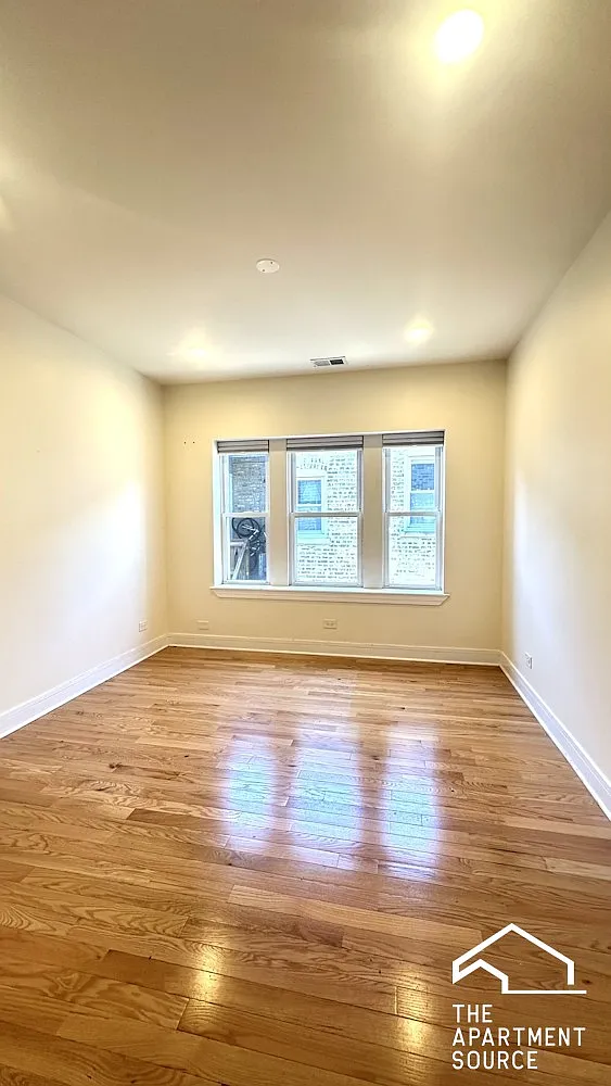 1161 W Lunt Ave — Photo 4