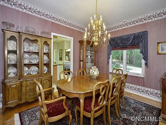 4th image of 15 Sweetwater Oaks Dr