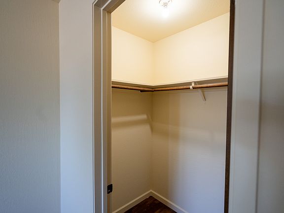 2nd image of 1576 Ontario Dr #16