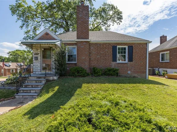 9132 Overton Dr, Saint Louis, MO 63123