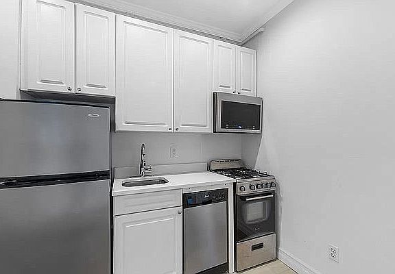 5th image of 342 E 62nd St APT 6A
