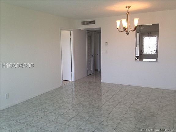 3rd image of 2223 Park Ln APT 306