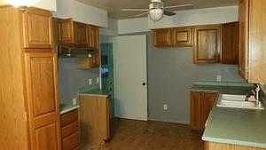 3rd image of 826 Houseman Ave NE