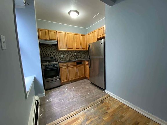 2nd image of 211 W 146th St #3G