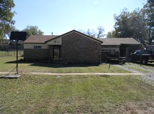 506 Patterson Ave, Comanche, OK 73529