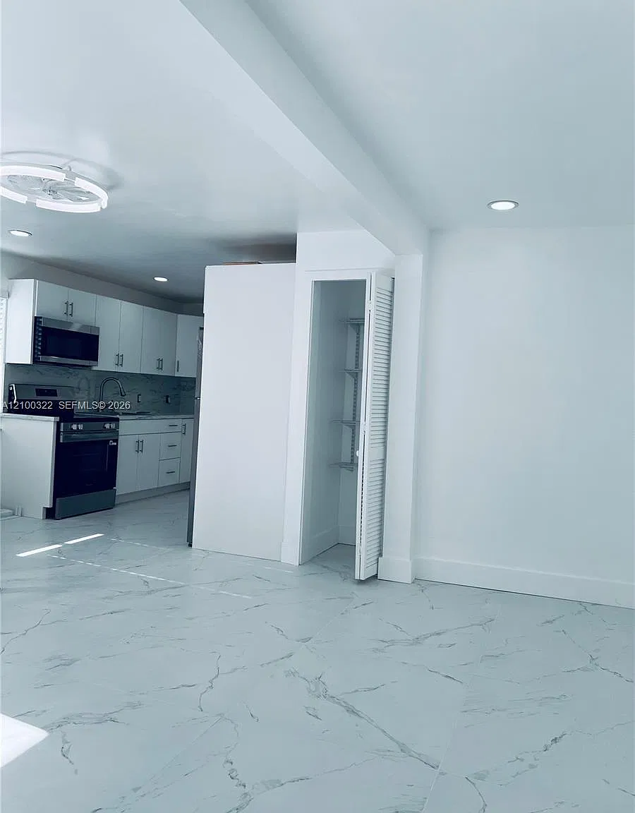 Amnd Miami Suburban Acres — Photo 4