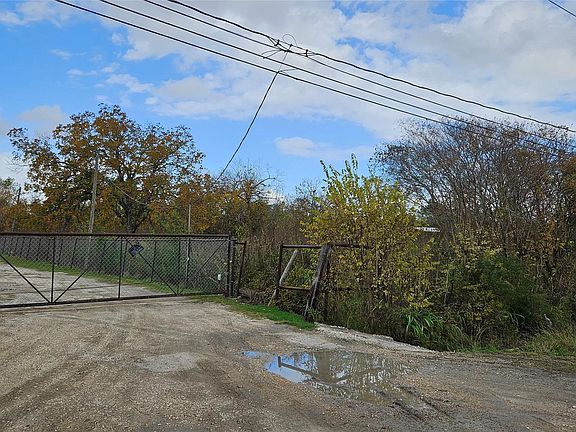 4th image of 10 Highway Blvd