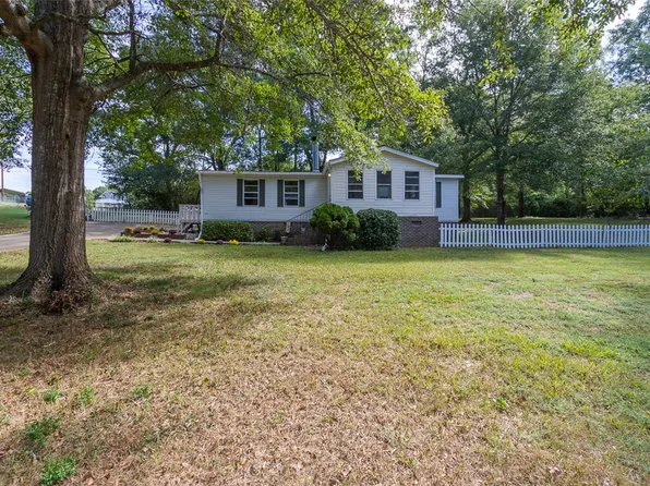 1011 Dean Springs Cir, Belton, SC 29627