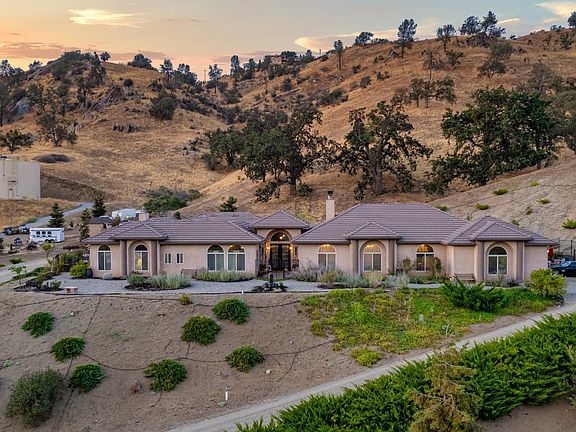 2nd image of 26551 Cumberland Rd