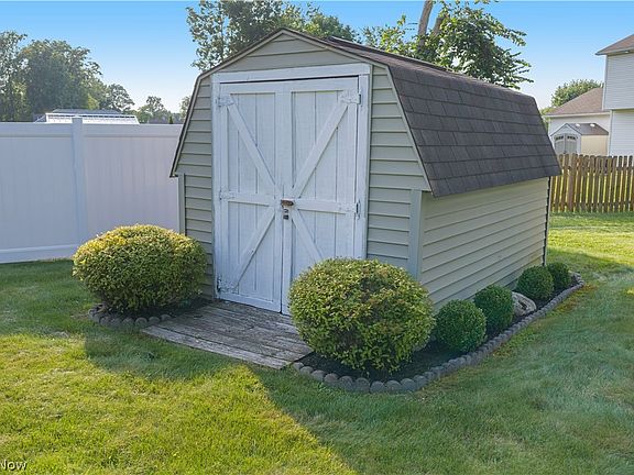 5th image of 854 Susan Rd
