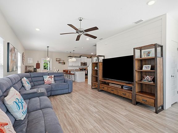 5th image of 362 Emerald Cove St