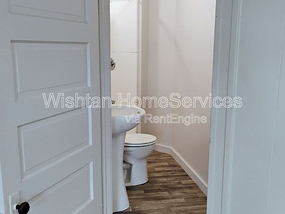4th image of 301 E Main St #21