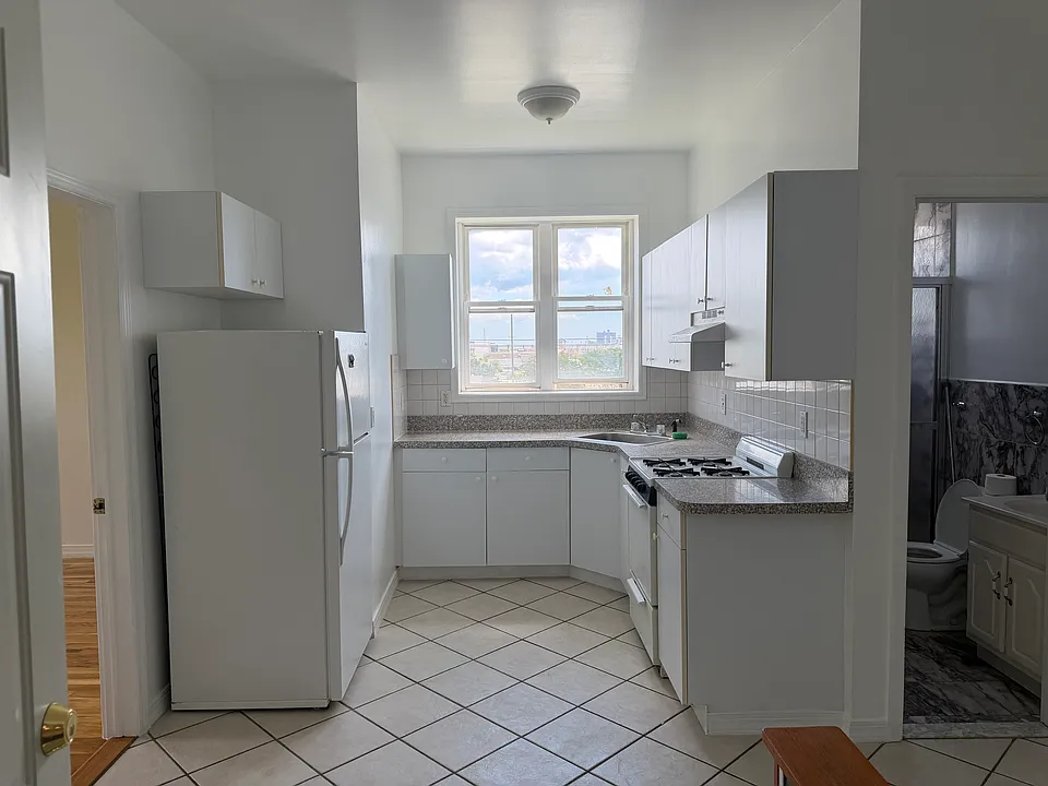 85-87 E 27th St #4