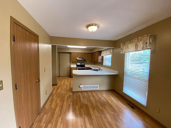 3rd image of 343 Hearthstone Dr