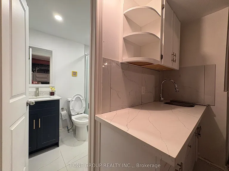 49 Ambercroft Blvd — Photo 34