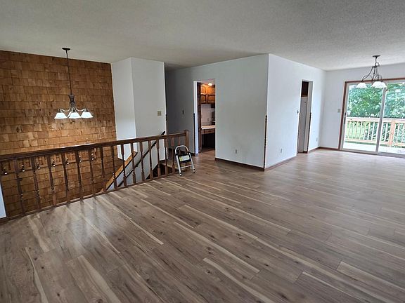 4th image of 811 Sunset Dr
