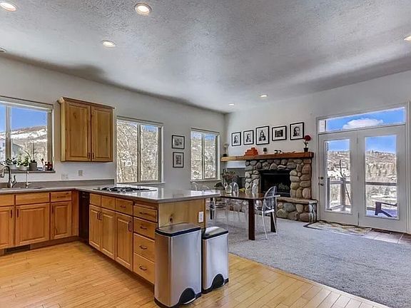 3rd image of 4184 Hilltop Ct