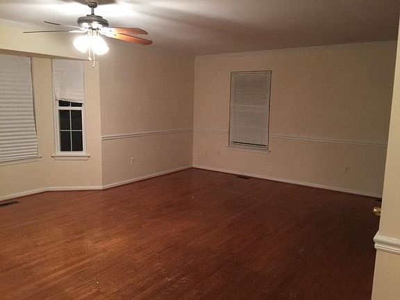 3rd image of 507 Richmond Sq NE