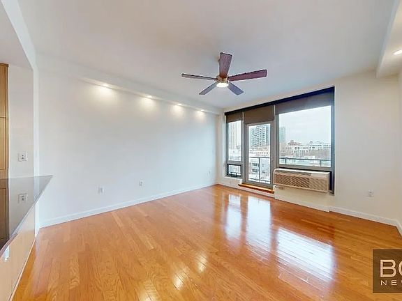 3rd image of 5-49 Borden Ave #D6