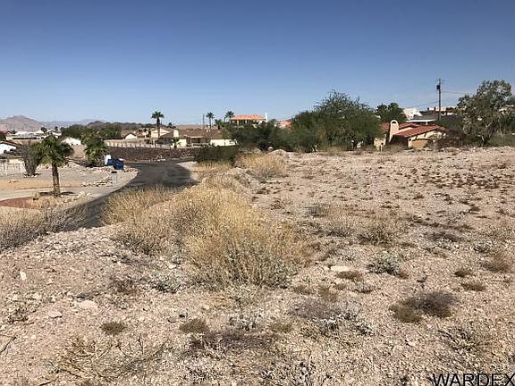 5th image of 880 Yucca St
