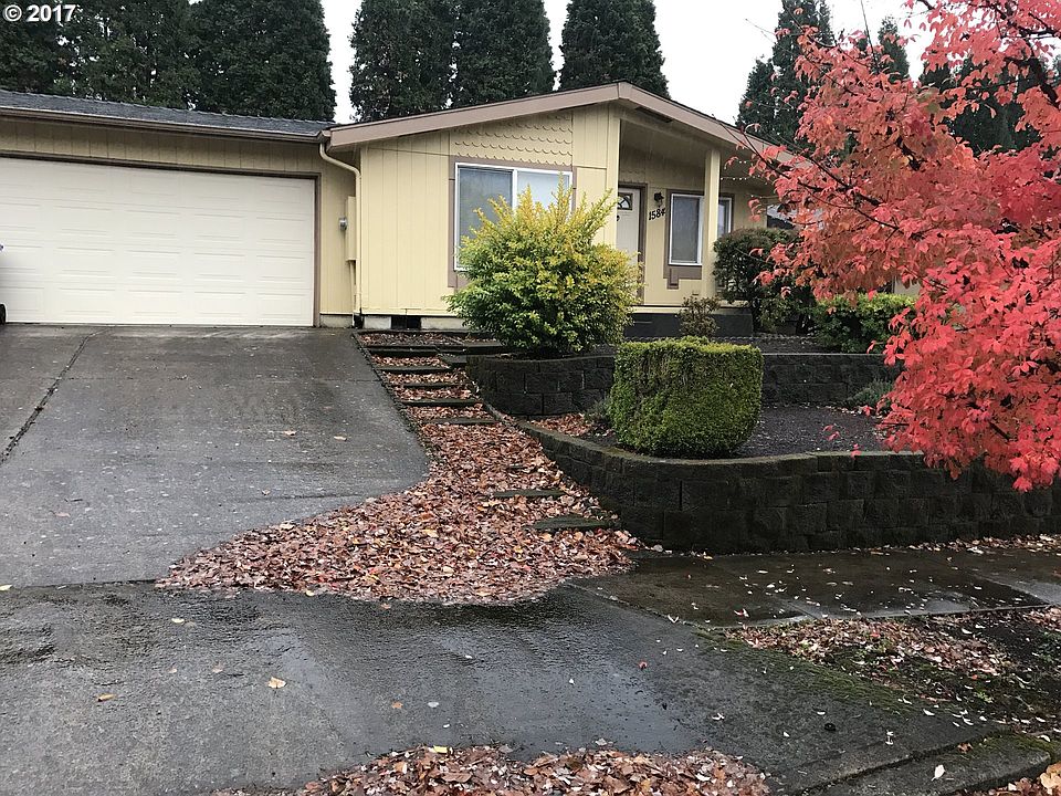 2nd image of 1584 SE Maple Loop
