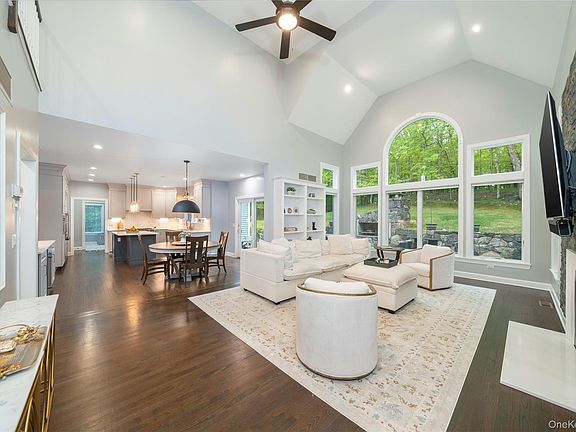 5th image of 630 Chappaqua Road