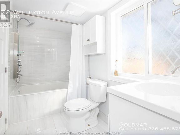 5th image of 972 Wellington Ave #1
